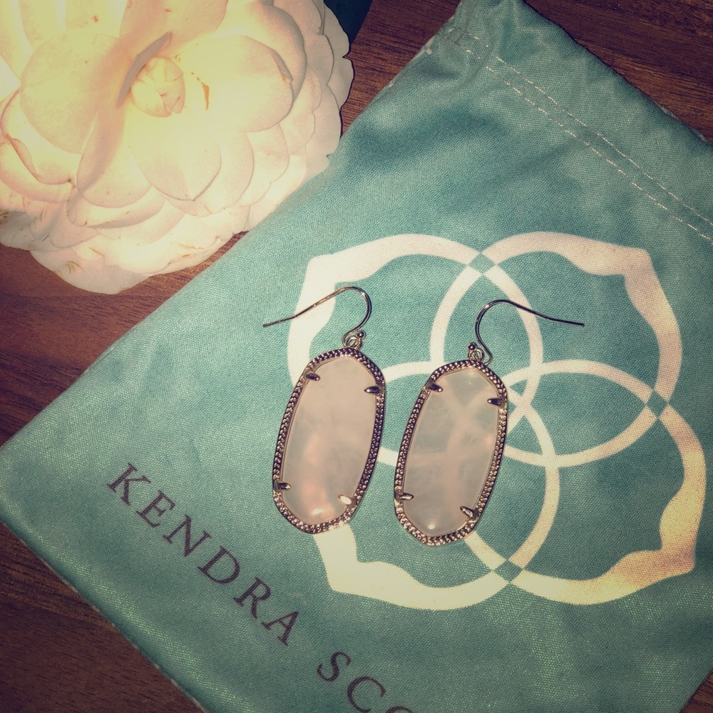 Elle earring in rose quartz